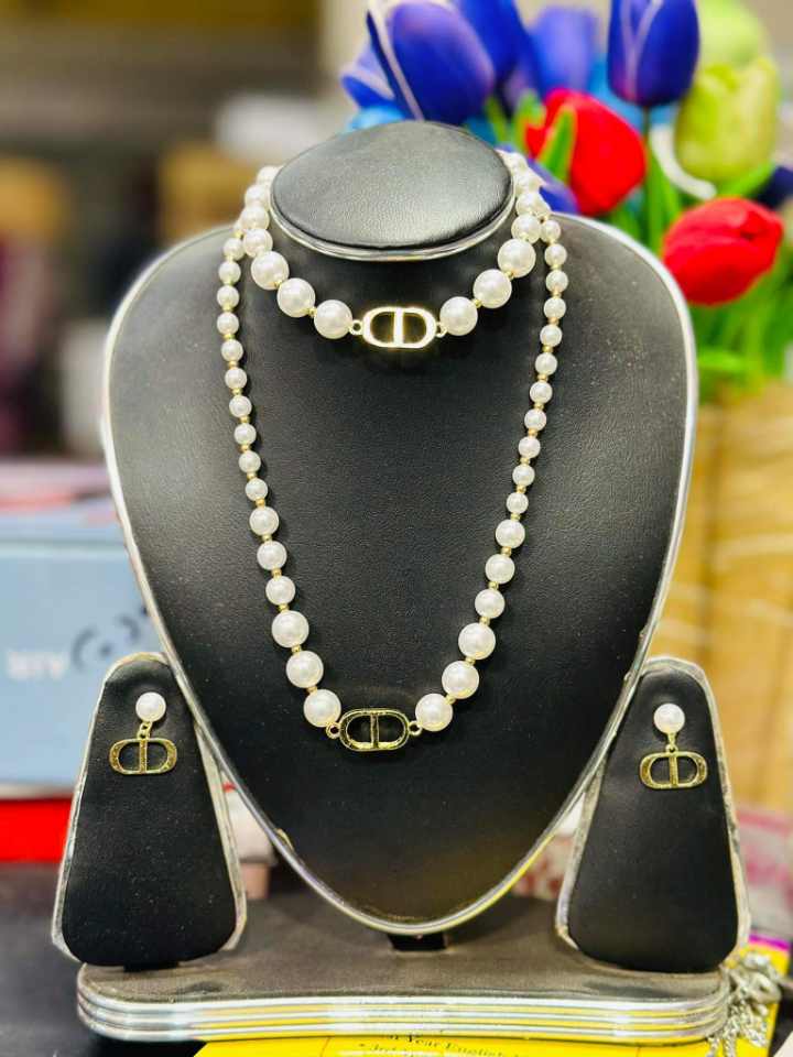 New Fashion D Pearl Necklace Choker High-End Retro Clavicle chain